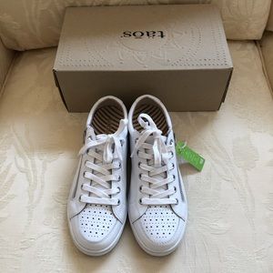 NEW TAOS Zippers Sneaker In White.